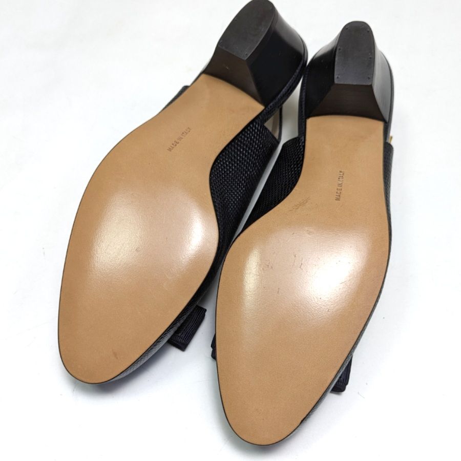 未使用さん♥フェラガモFerragamoヴァラ バックストラップ6.5Cネイビー