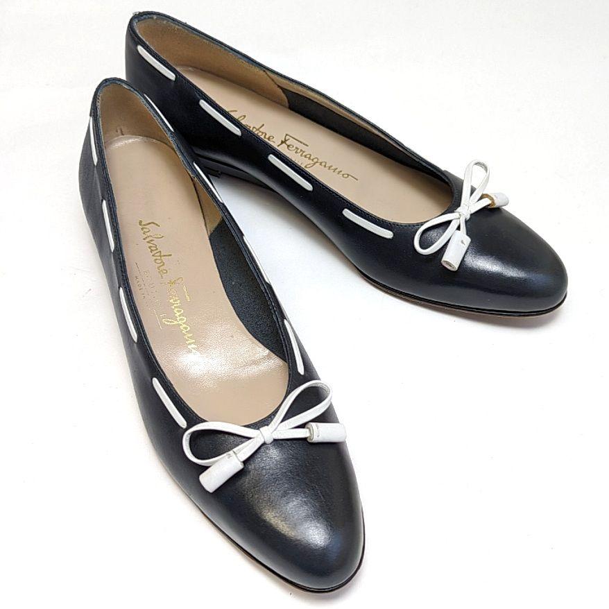 新品そっくりさん⭐フェラガモFerragamo リボンパンプス 7 ネイビー