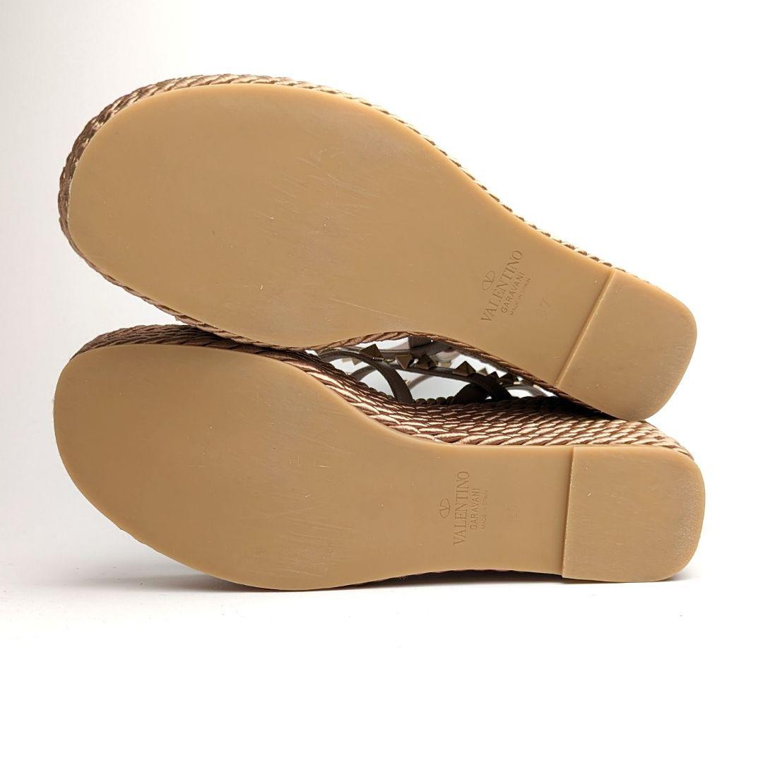 新品そっくりさん⭐ヴァレンティノガラヴァーニ ロックスタッズ サンダル 37