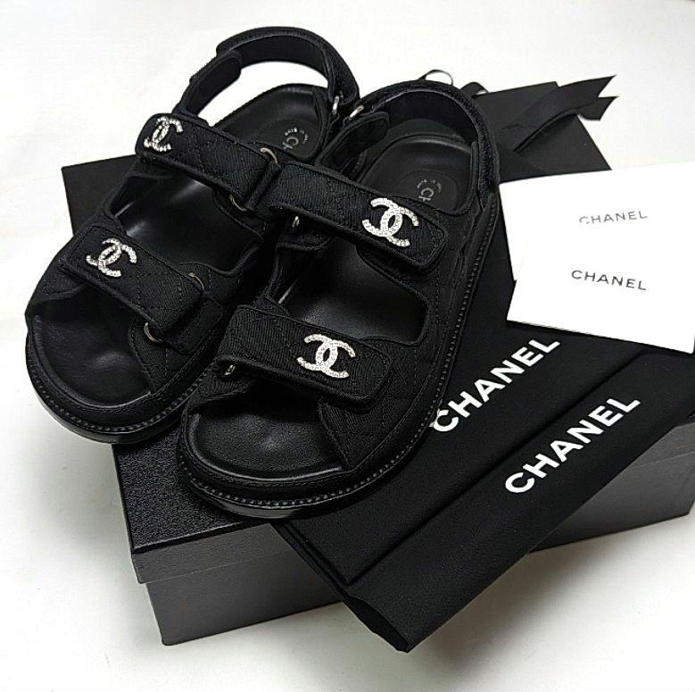 新品そっくりさん⭐CHANELシャネル ココマーク フットベッドサンダル35C黒