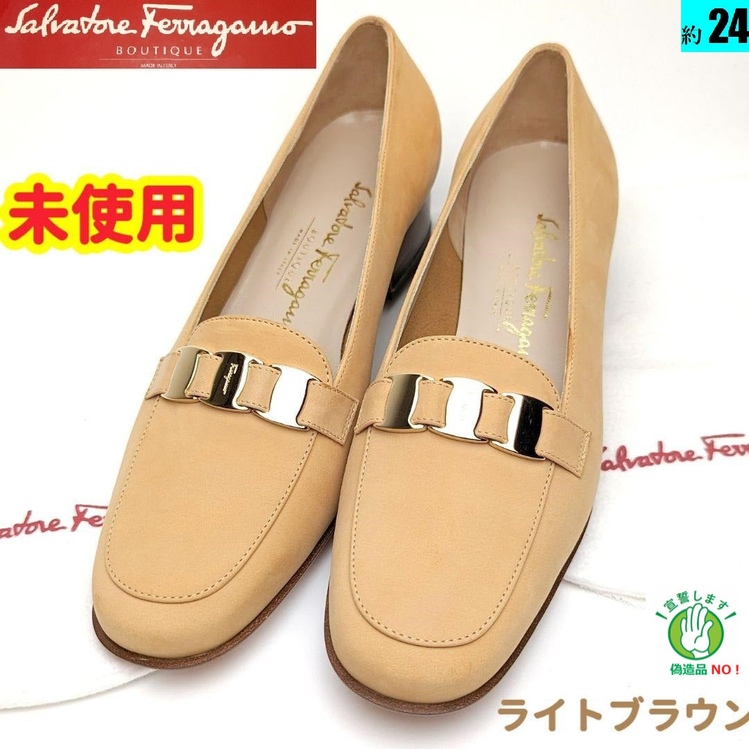 未使用さん⭐フェラガモFerragamoミニヴァラ ヌバック ライトブラウン