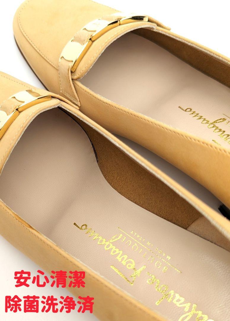 未使用さん⭐フェラガモFerragamoミニヴァラ ヌバック ライトブラウン7C