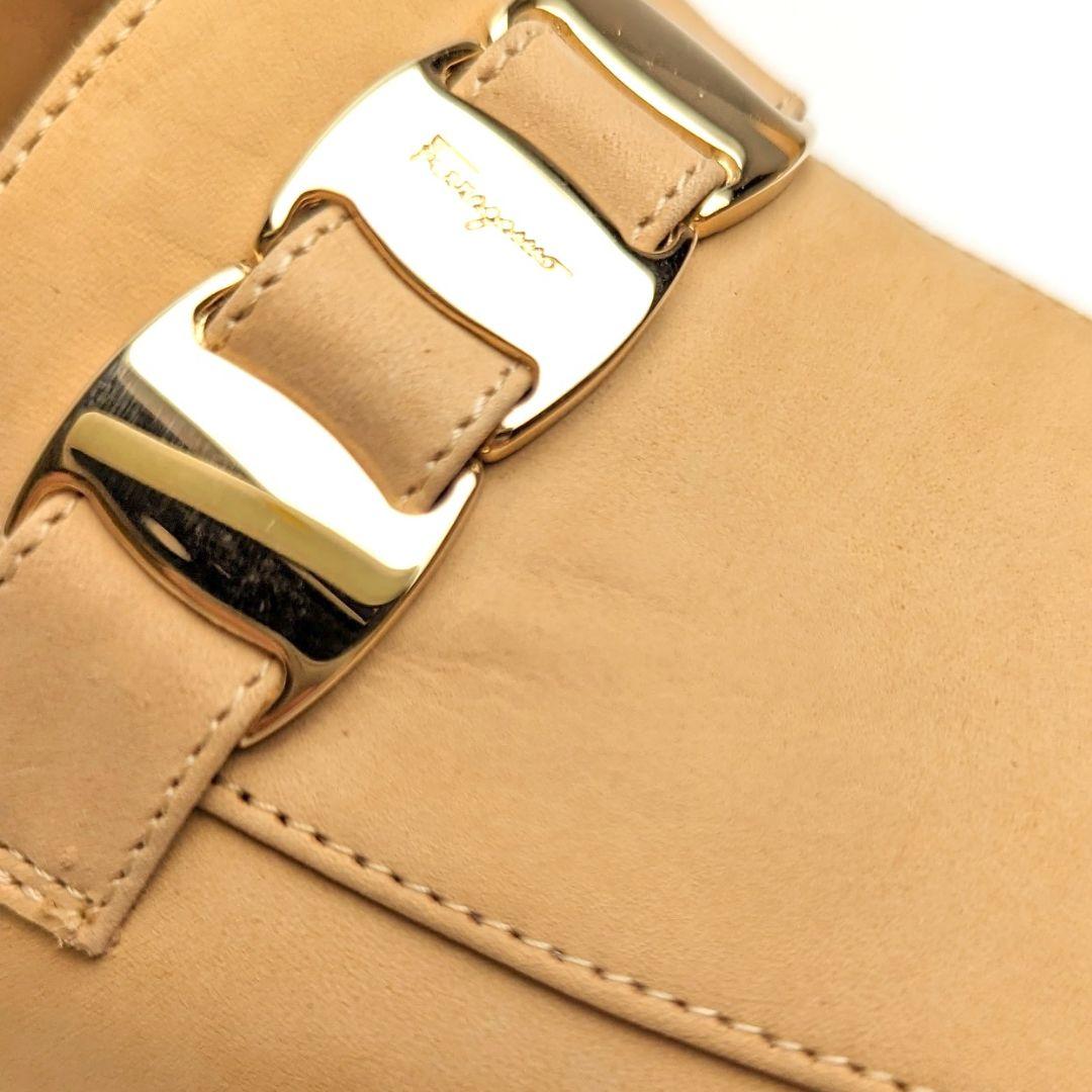 未使用さん⭐フェラガモFerragamoミニヴァラ ヌバック ライトブラウン7C