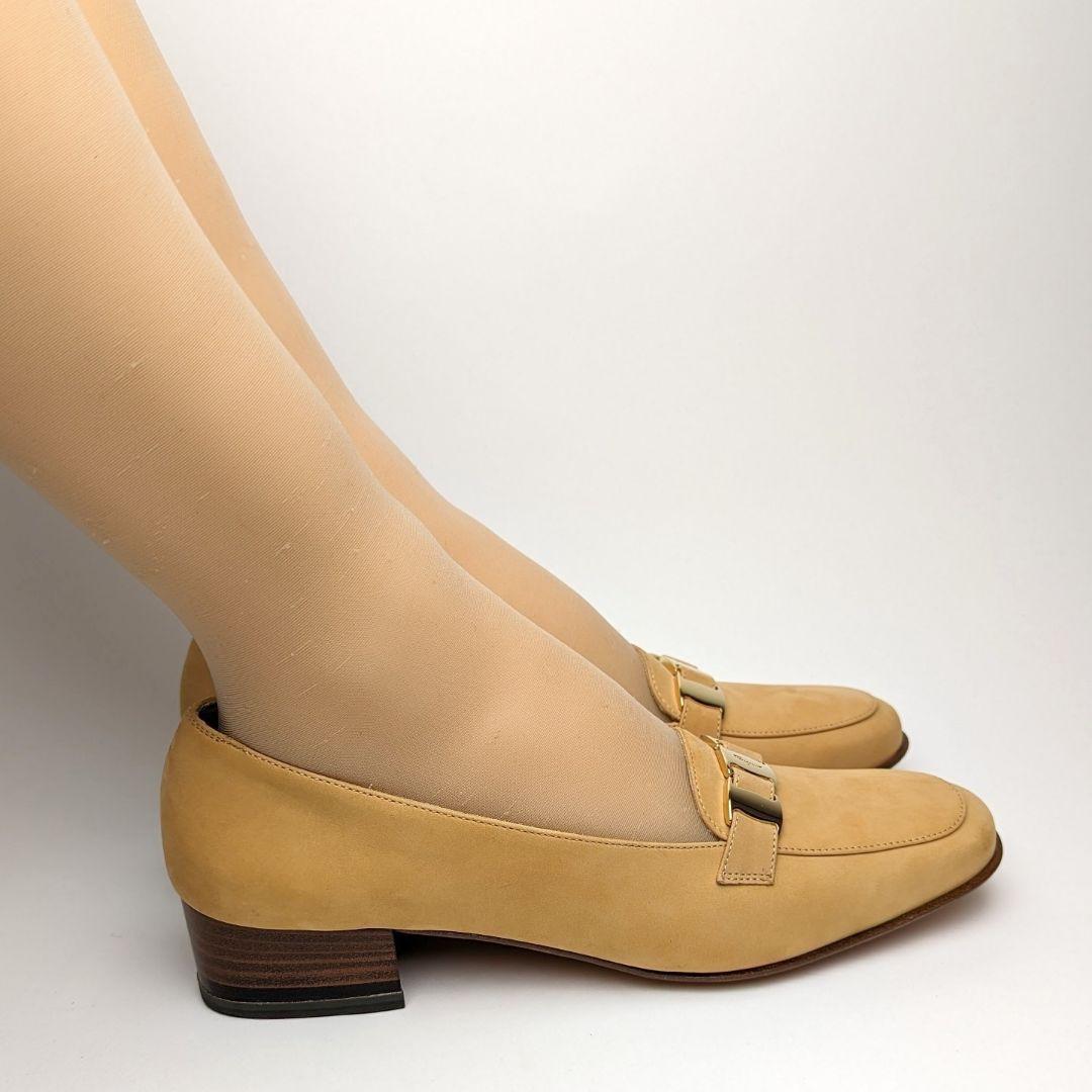 未使用さん⭐フェラガモFerragamoミニヴァラ ヌバック ライトブラウン7C