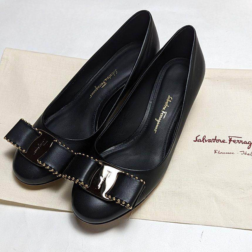 新品そっくりさん⭐フェラガモFerragamo ヴァラ パンプス 6.5D 黒