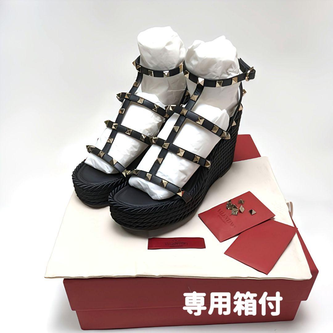 新品そっくりさん⭐ヴァレンティノガラヴァーニ ロックスタッズ サンダル 38