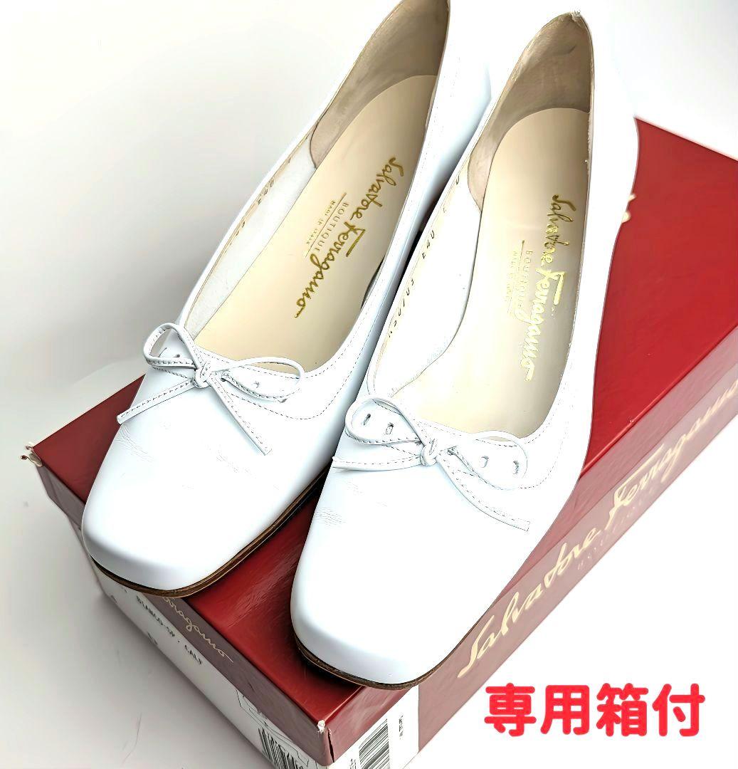 新品そっくりさん⭐フェラガモFerragamo リボンパンプス4D 白
