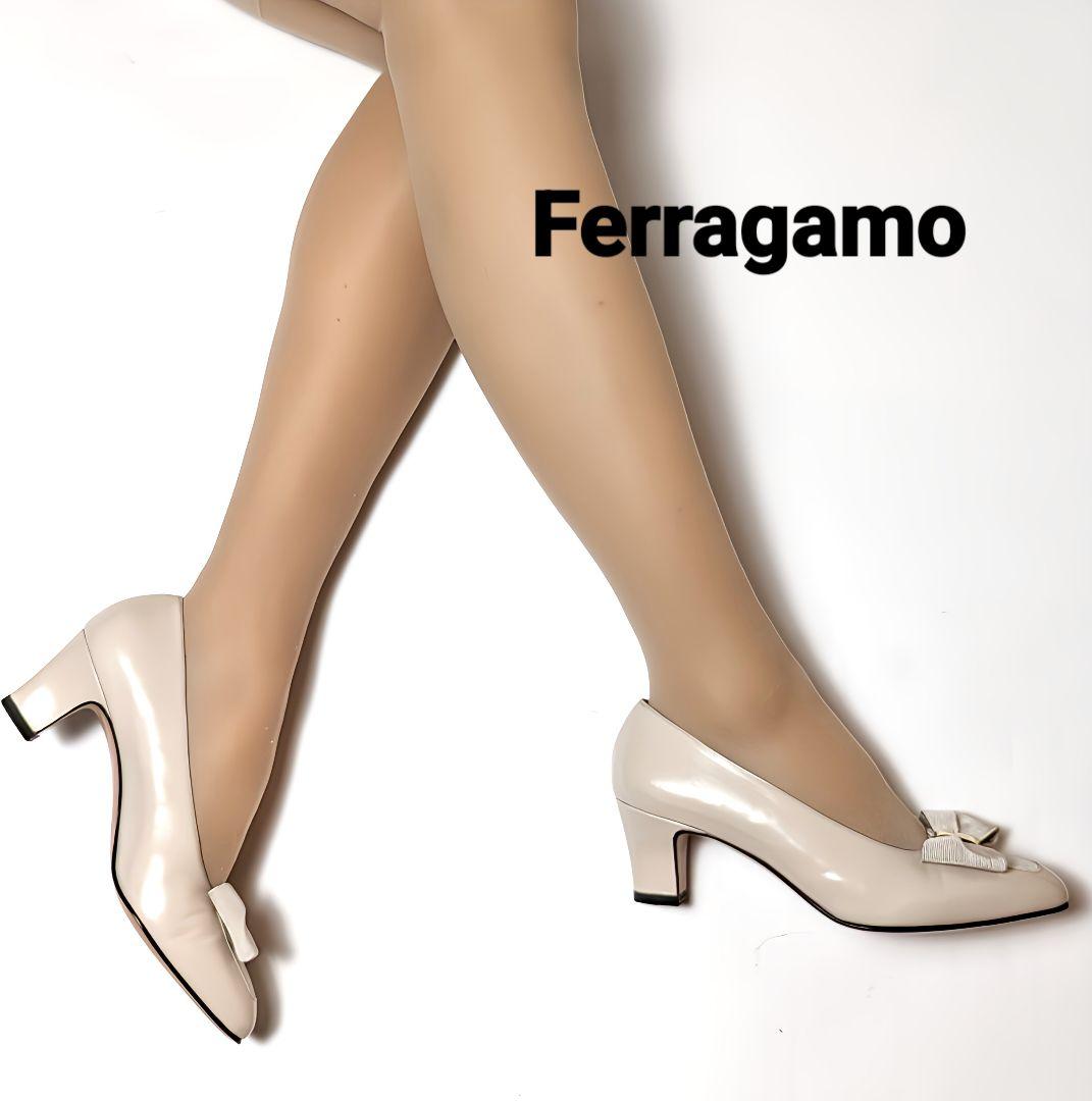 未使用さん♥フェラガモFerragamo リボンパンプス 6.5D ホワイト