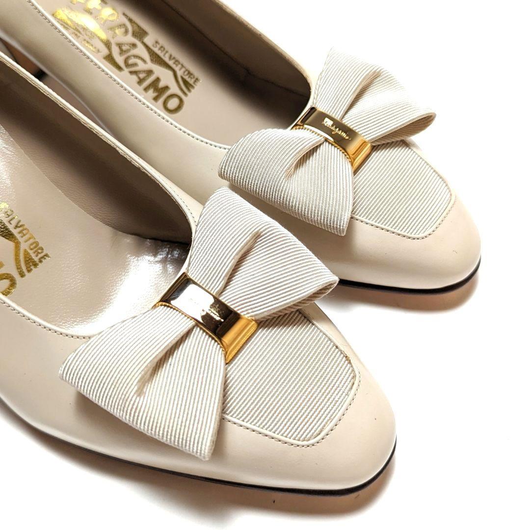 未使用さん♥フェラガモFerragamo リボンパンプス 6.5D ホワイト