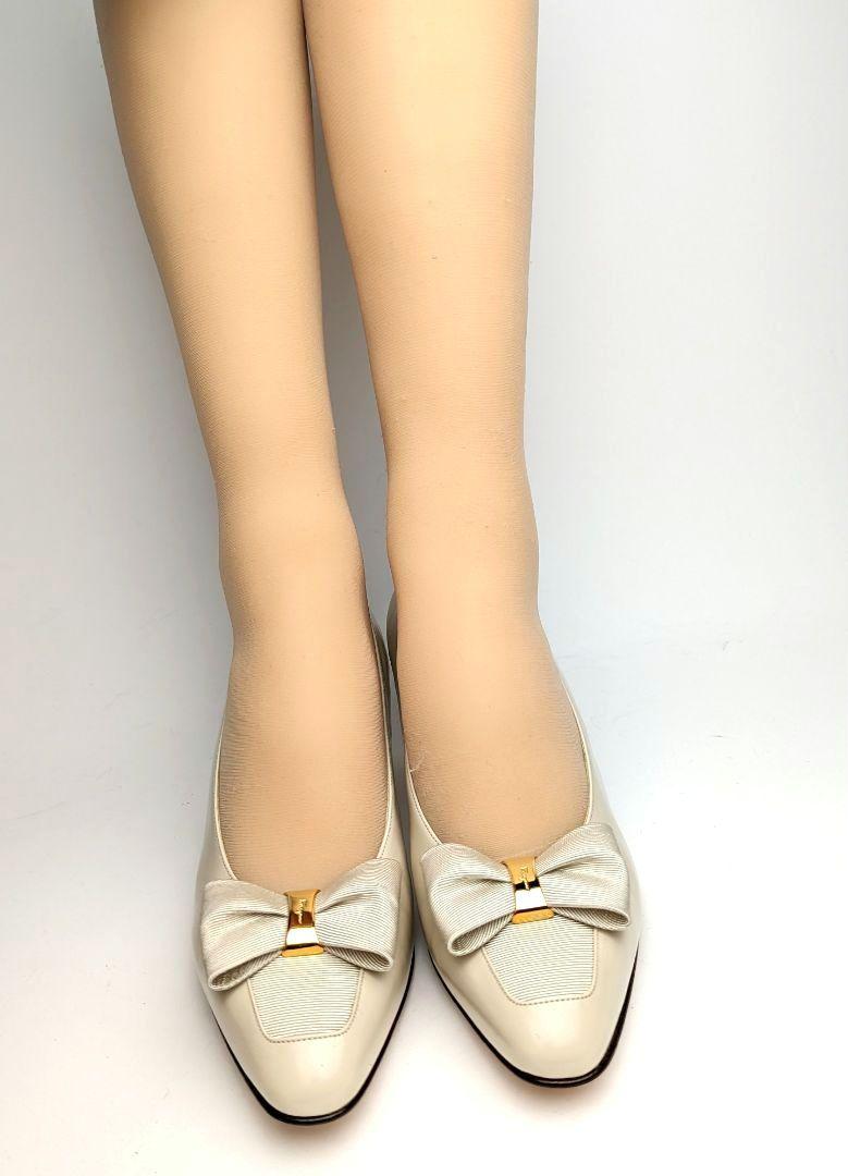未使用さん♥フェラガモFerragamo リボンパンプス 6.5D ホワイト