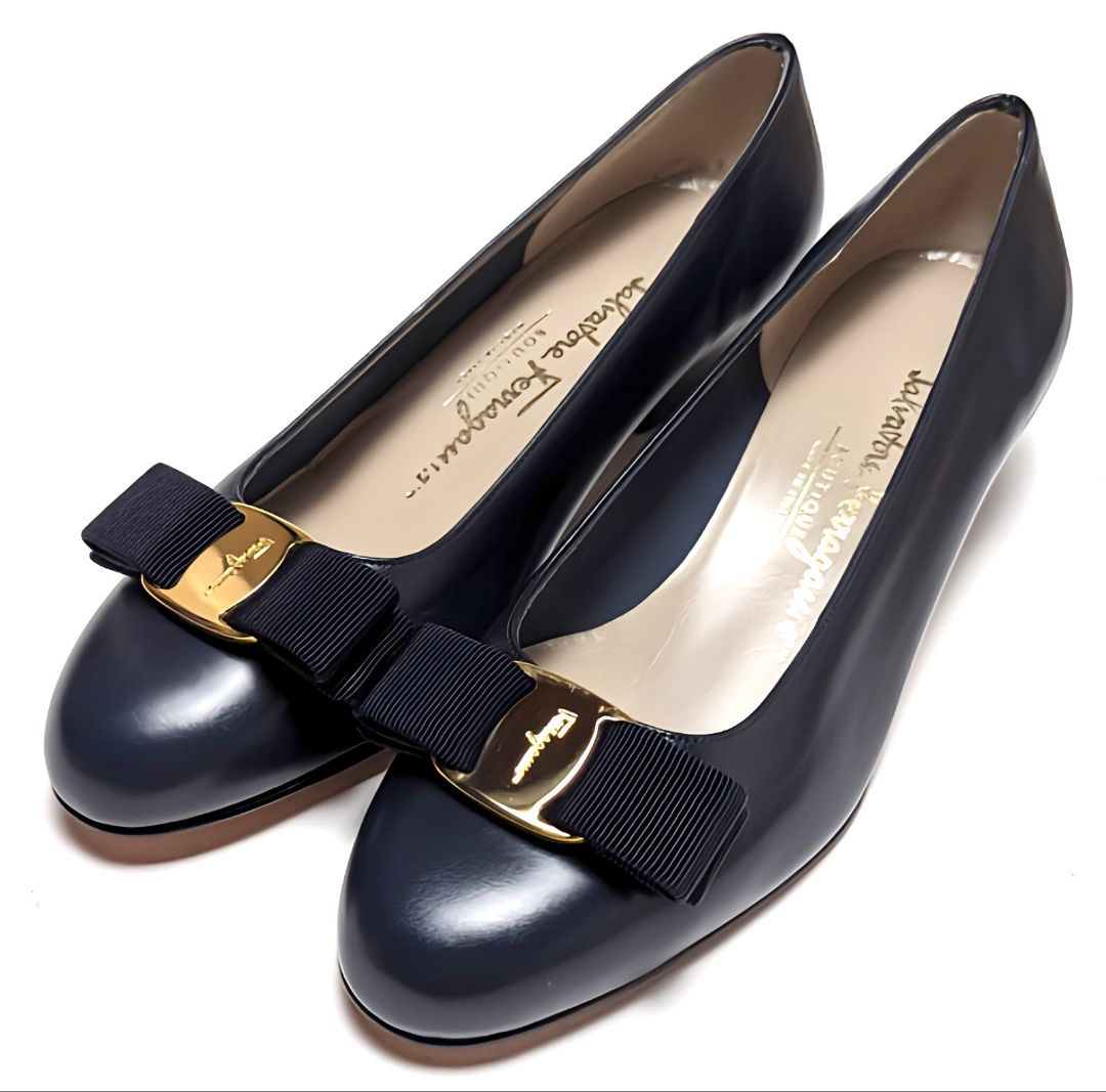 激レアサイズ　未使用さん♥フェラガモFerragamoヴァラ　パンプス　5.5D