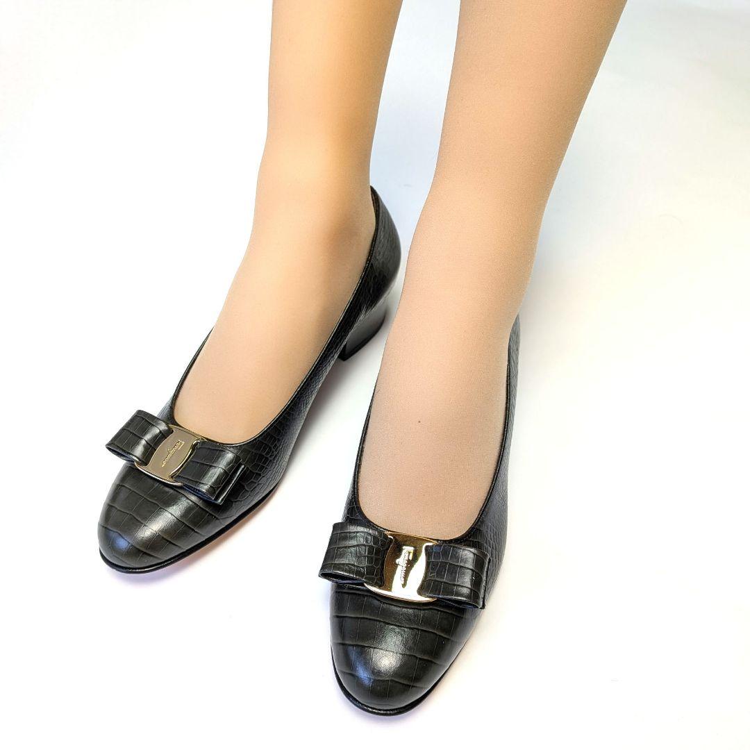 未使用同様♥フェラガモ　Ferragamo　ヴァラ　パンプス　モスグリーン　約24