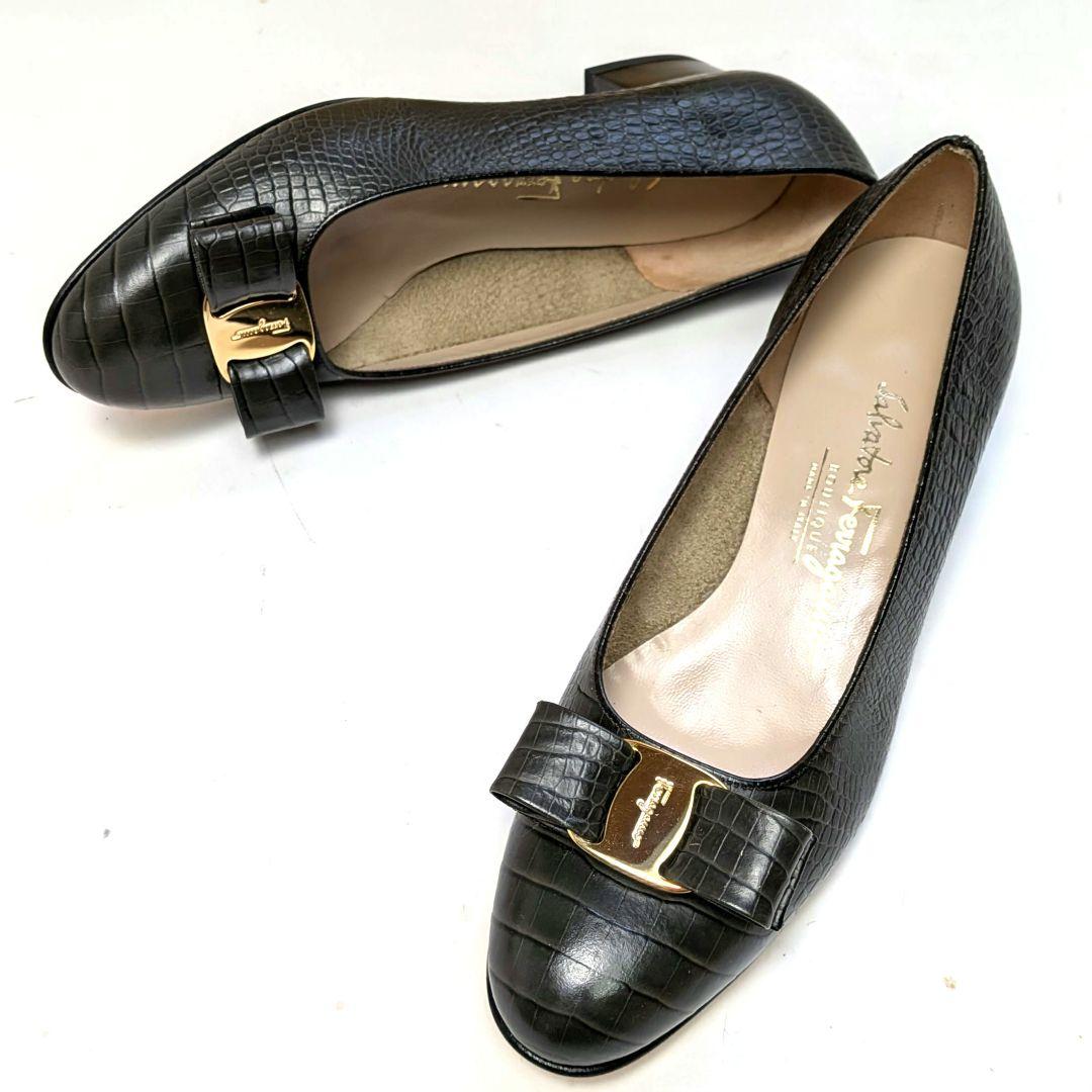 未使用同様♥フェラガモ　Ferragamo　ヴァラ　パンプス　モスグリーン　約24