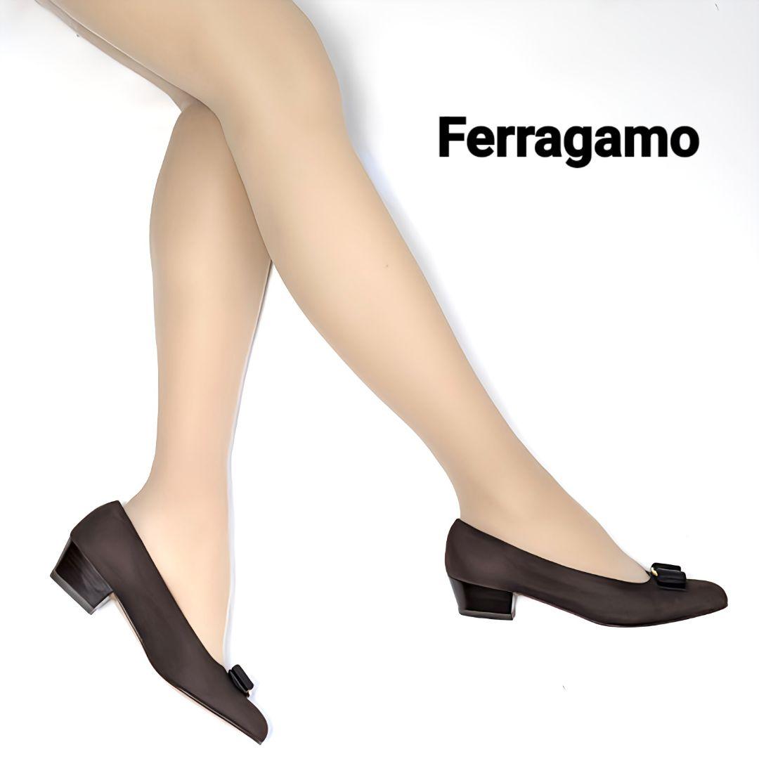 Ferragamo未使用さん♥フェラガモFerragamo　ヴァラ　レースパンプス　7C