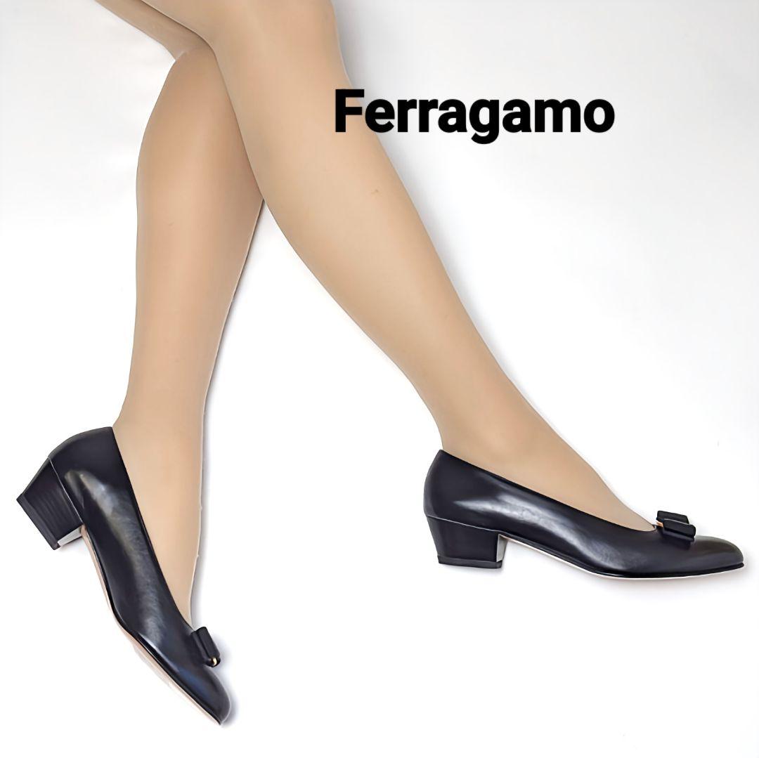 未使用さん♥フェラガモFerragamo　ヴァラ　7C ブラック