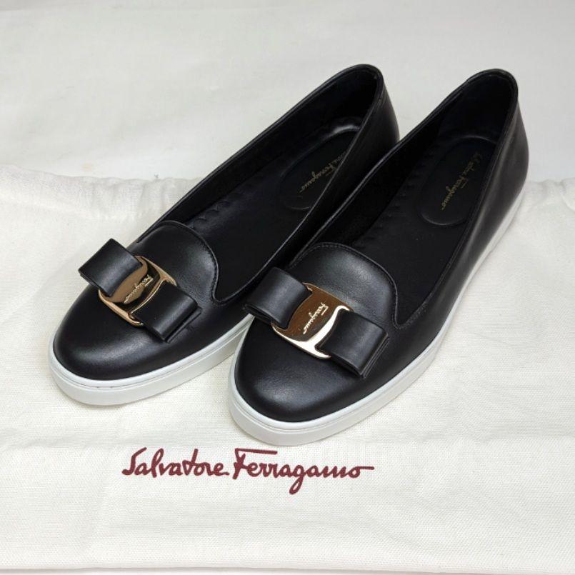 新品そっくりさん⭐フェラガモFerragamo　ヴァラ　スニーカー　5.5D　黒