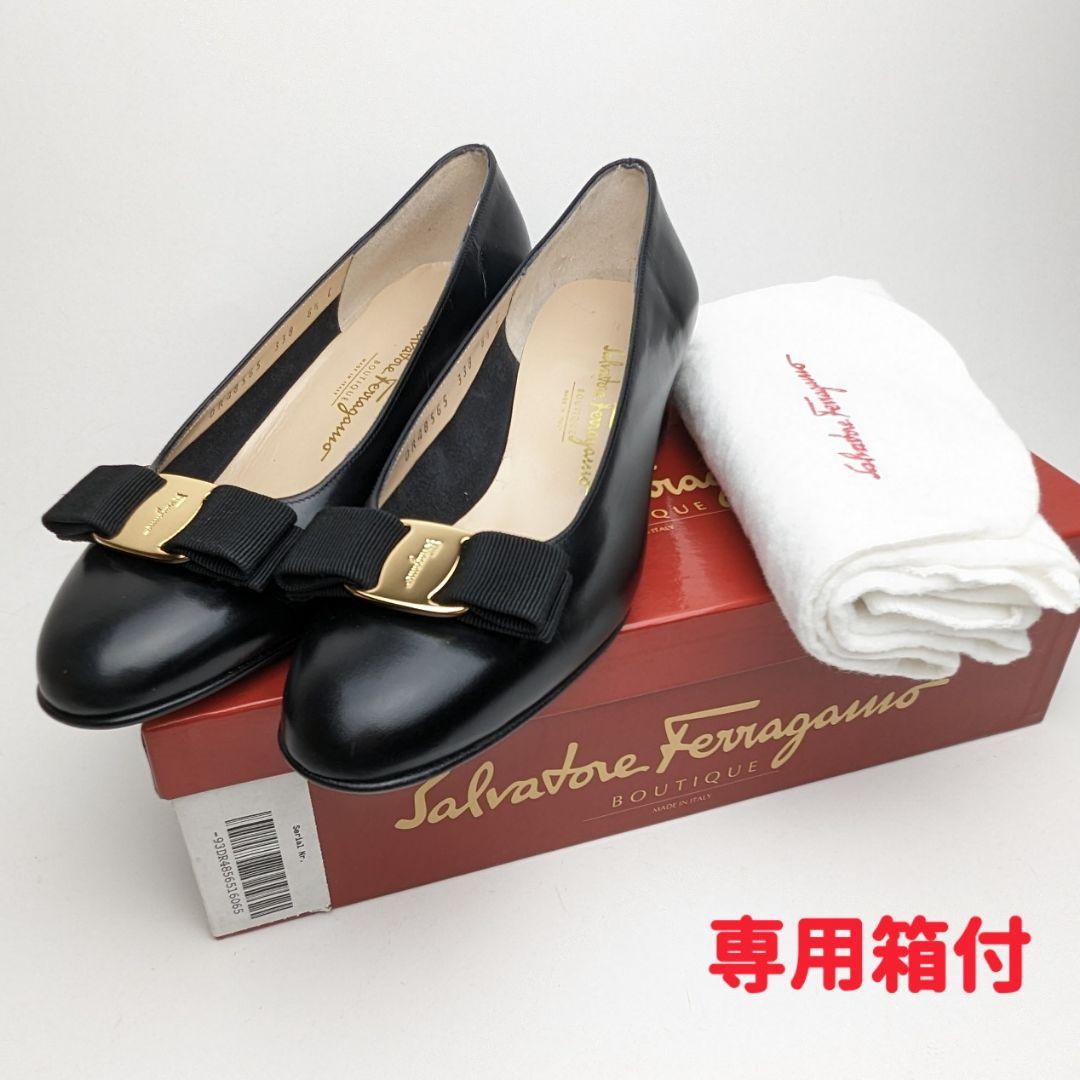 未使用さん♥フェラガモFerragamo 　ヴァラ　パンプス　6.5C　黒