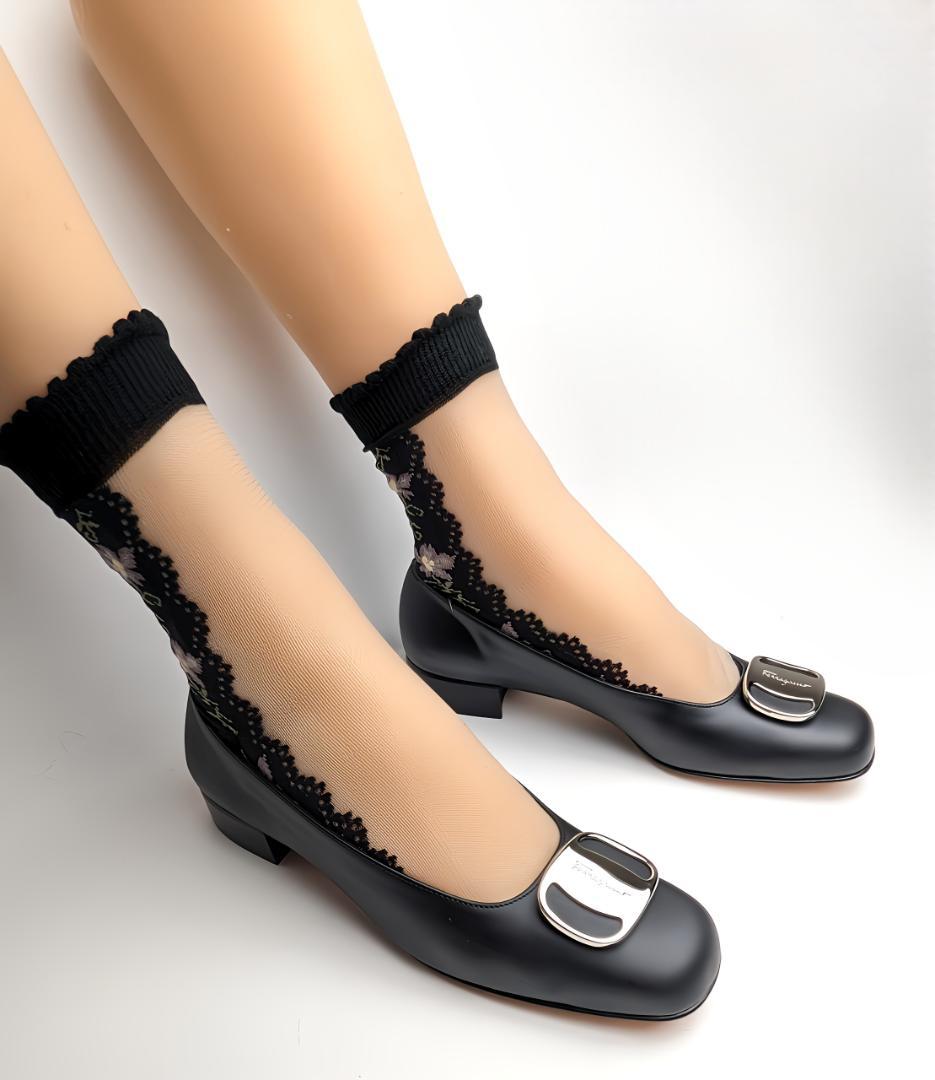 未使用さん♥フェラガモFerragamo ロゴプレートパンプス5.5C