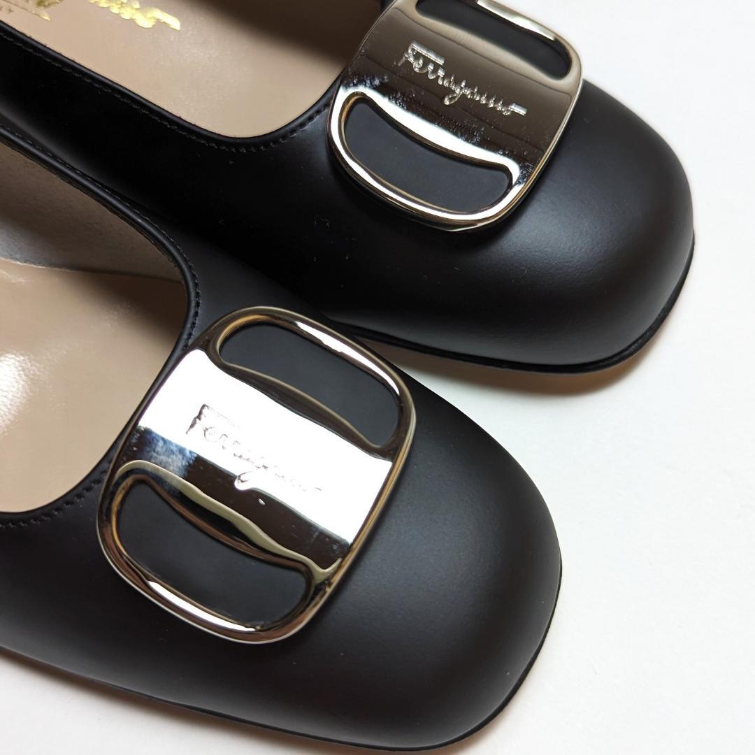 未使用さん♥フェラガモFerragamo ロゴプレートパンプス5.5C-