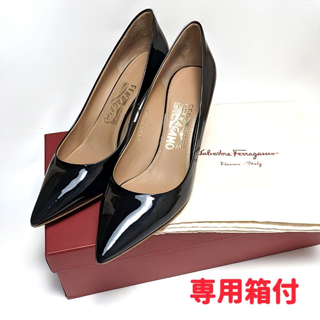 新品そっくりさん⭐フェラガモFerragamo　SUSIパテントパンプス6.5C