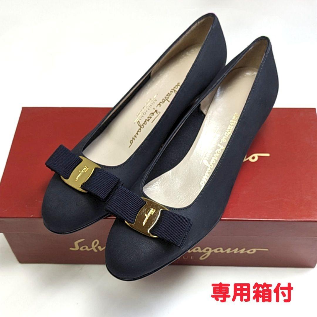 未使用さん♥フェラガモ Ferragamo　ヴァラ　ヌバック パンプス 6.5D