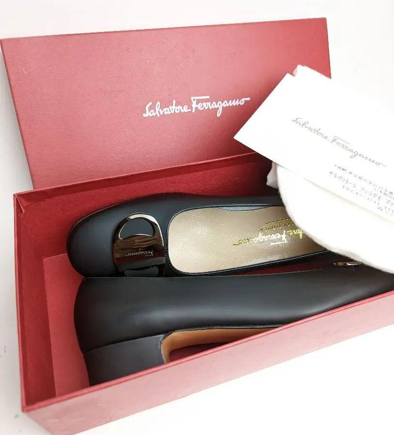 未使用同様美品♥フェラガモFerragamo パンプス 約24.5マットブラック