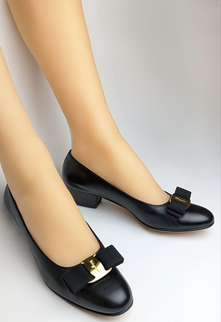 ピカピカ新品仕上⭐フェラガモFerragamo ヴァラ　パンプス 6B